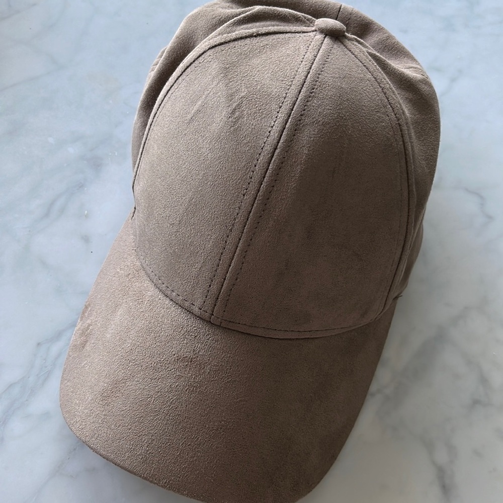 Aritzia - Wilfred Free faux suede cap